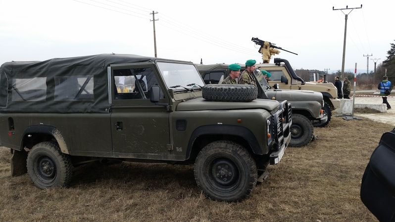 Vojáci se loučí s ruskými vozy, chtějí pick-upy